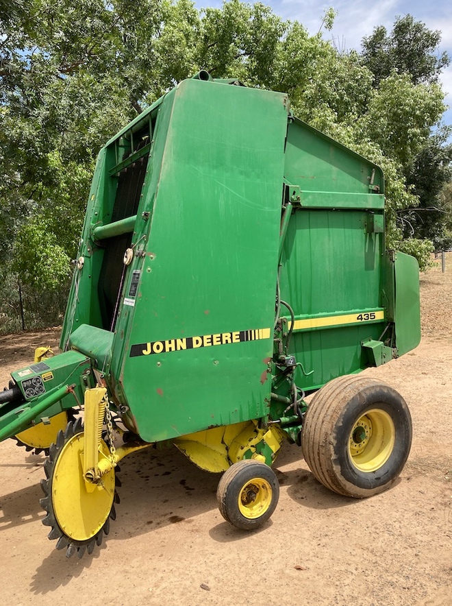 John Deere 435 Round Baler Farm Tender